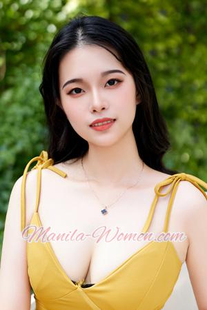 214175 - Yutong Age: 23 - China